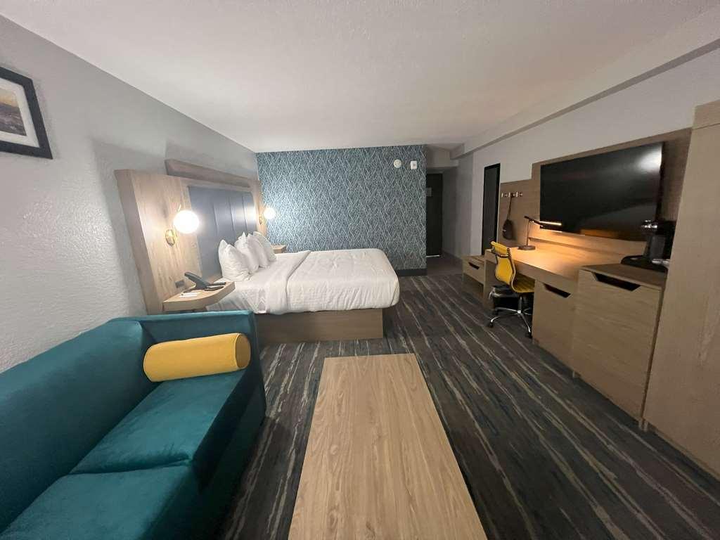 Western And Hotel Mobile